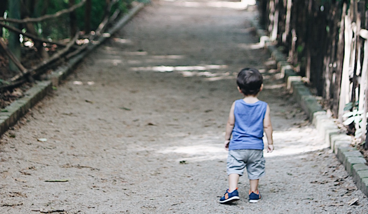 ensine a criança o caminho em que deve andar